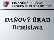 Maliarske práce, maľovanie stien v interiéri pre Daňový úrad v Bratislave