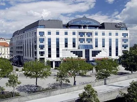 Náter zárubní Hotel Danube - TOPMAL maliarske práce