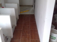 Nová podlaha - pokládka dlažby u zákazníka